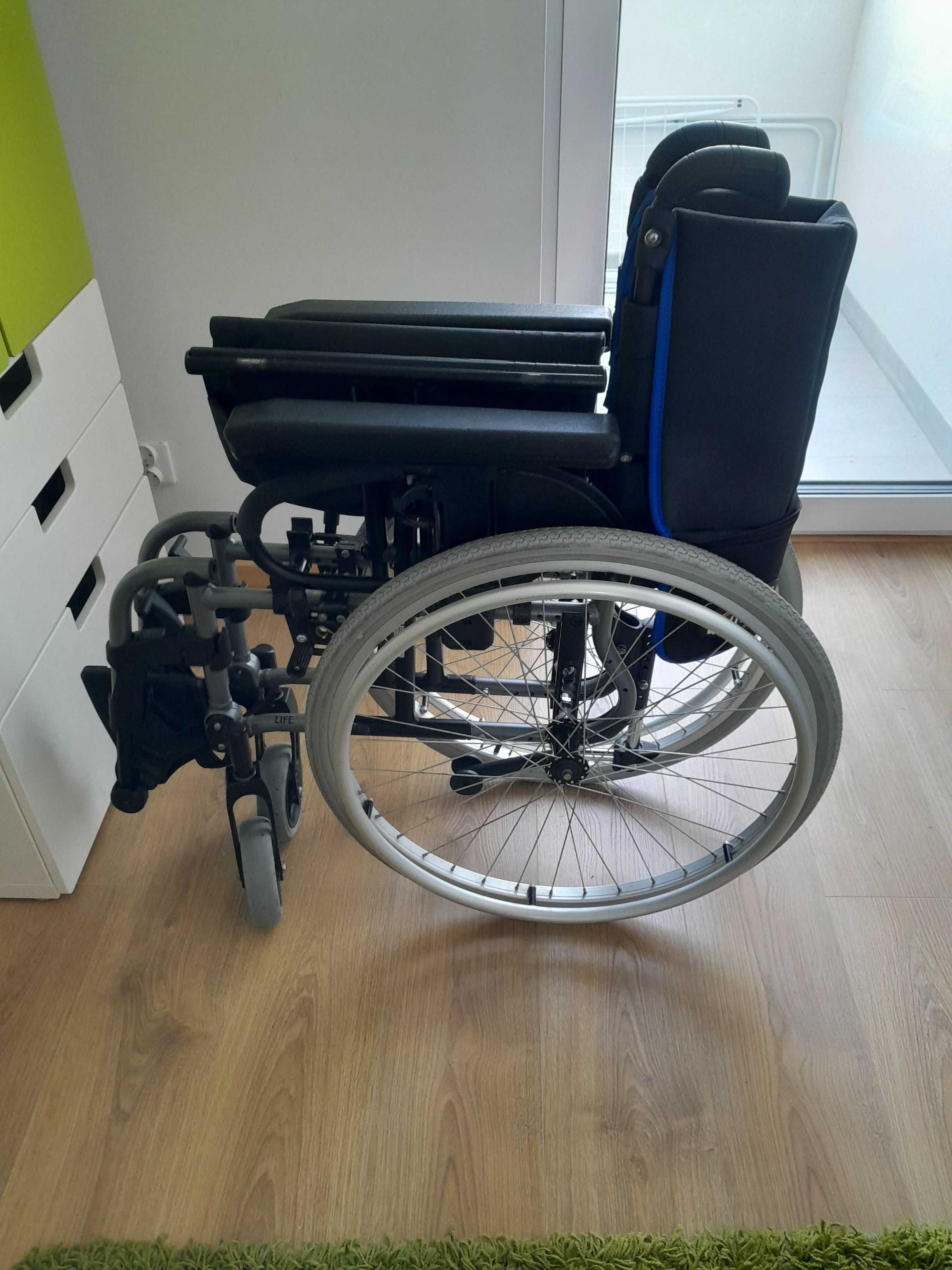 Wygodny wózek inwalidzki używany