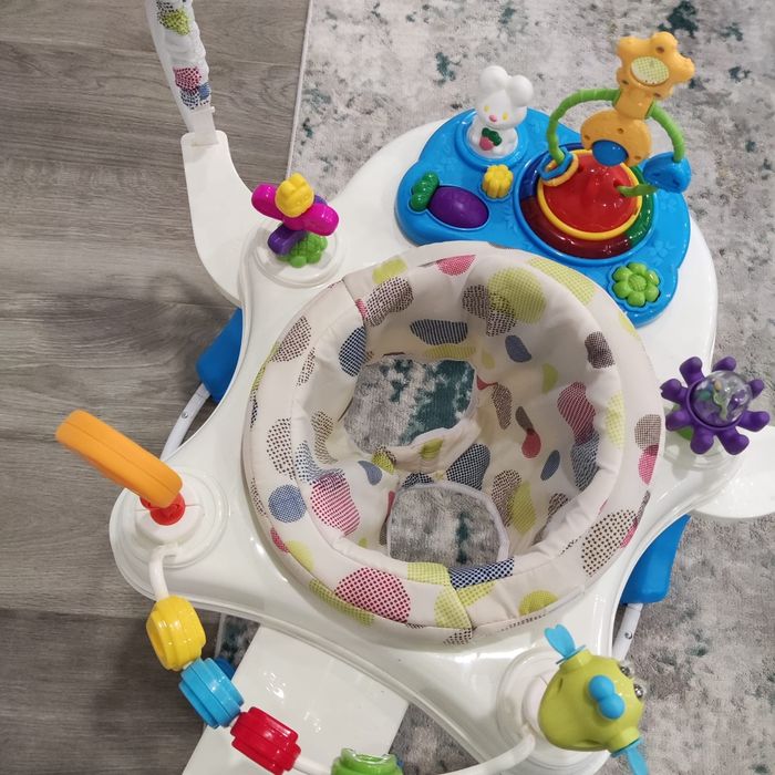 Saltador e centro de atividades Babysauteur