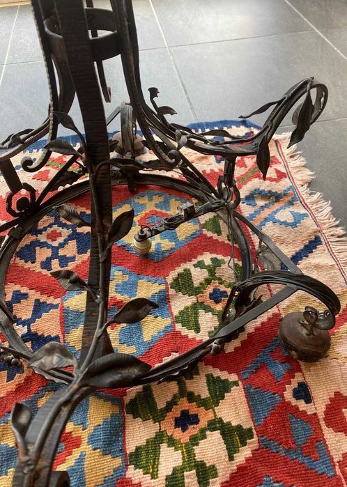 Candeeiro Arte Nova em ferro forjado – peça de antiquário