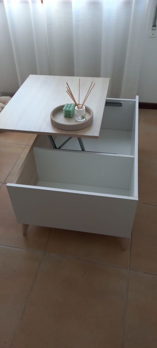 Mesa de centro com arrumação