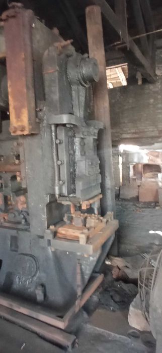 prasa mechaniczna o nacisku 300 t