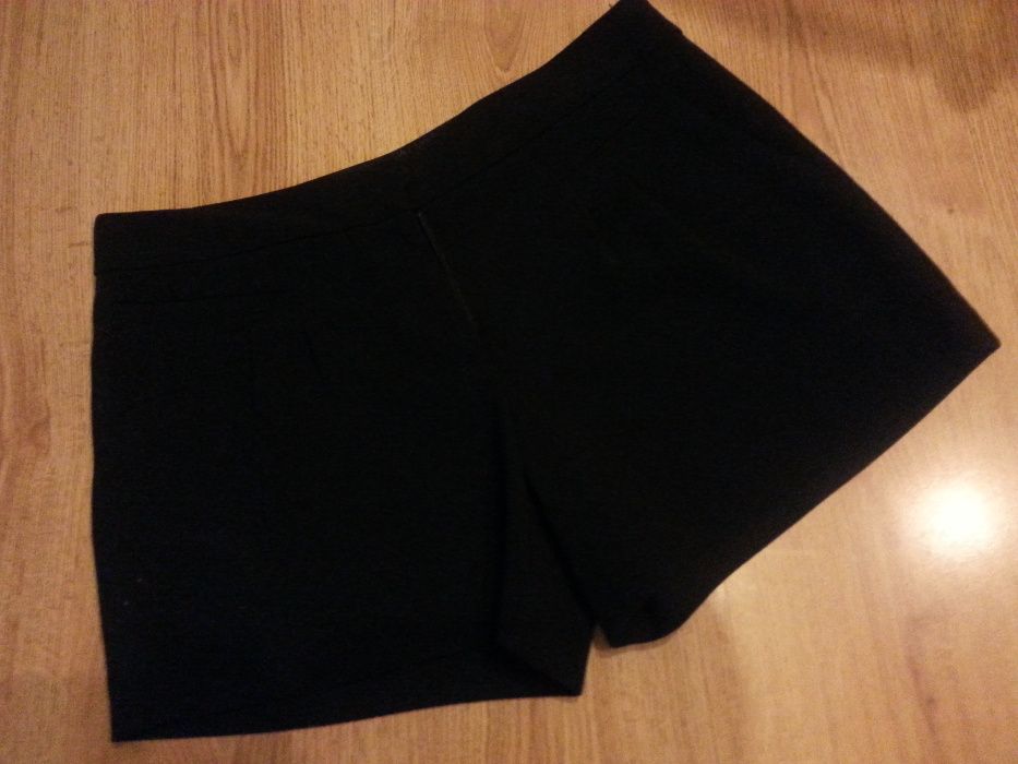 czarne eleganckie spodenki