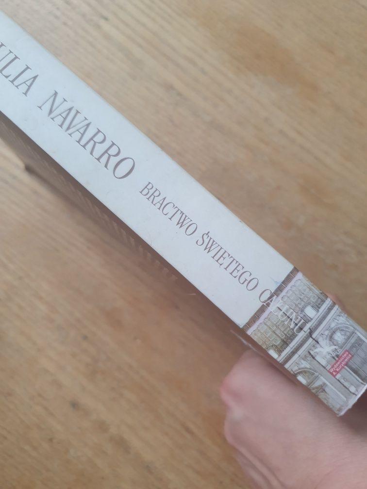 Bractwo świętego całunu, Julia Navarro