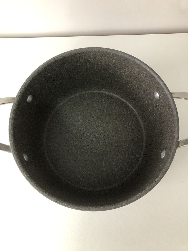 Продам кастрюлю BALLARINI