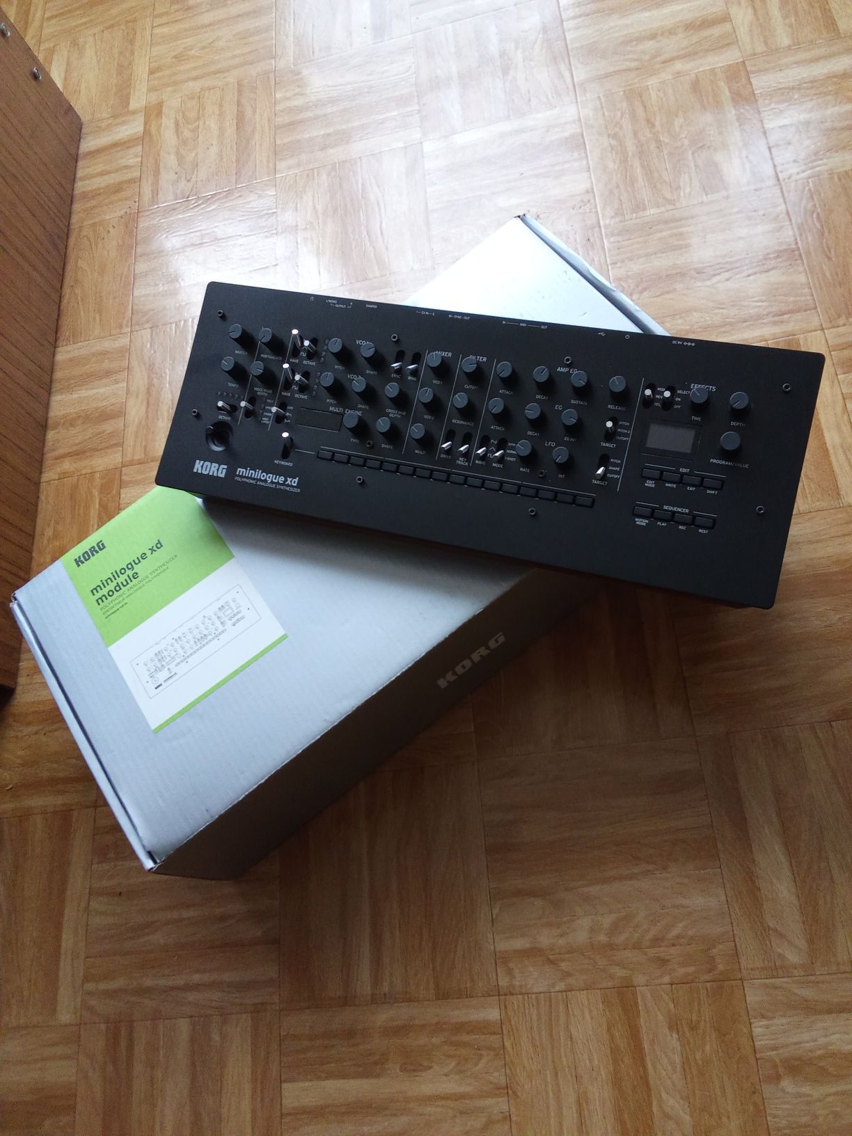 Korg Minilogue XD syntezator