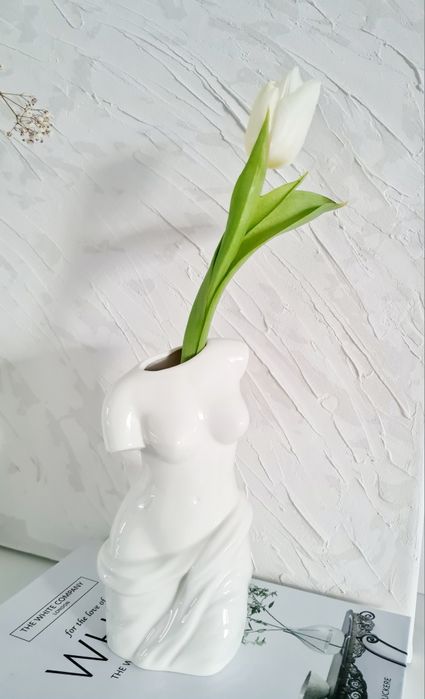 Wazon H&M biały kobieta wenus piękny porcelana