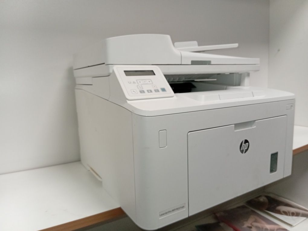 МФУ (принтер) HP LaserJet Pro M227sdn друкує ідеально в гарному стані