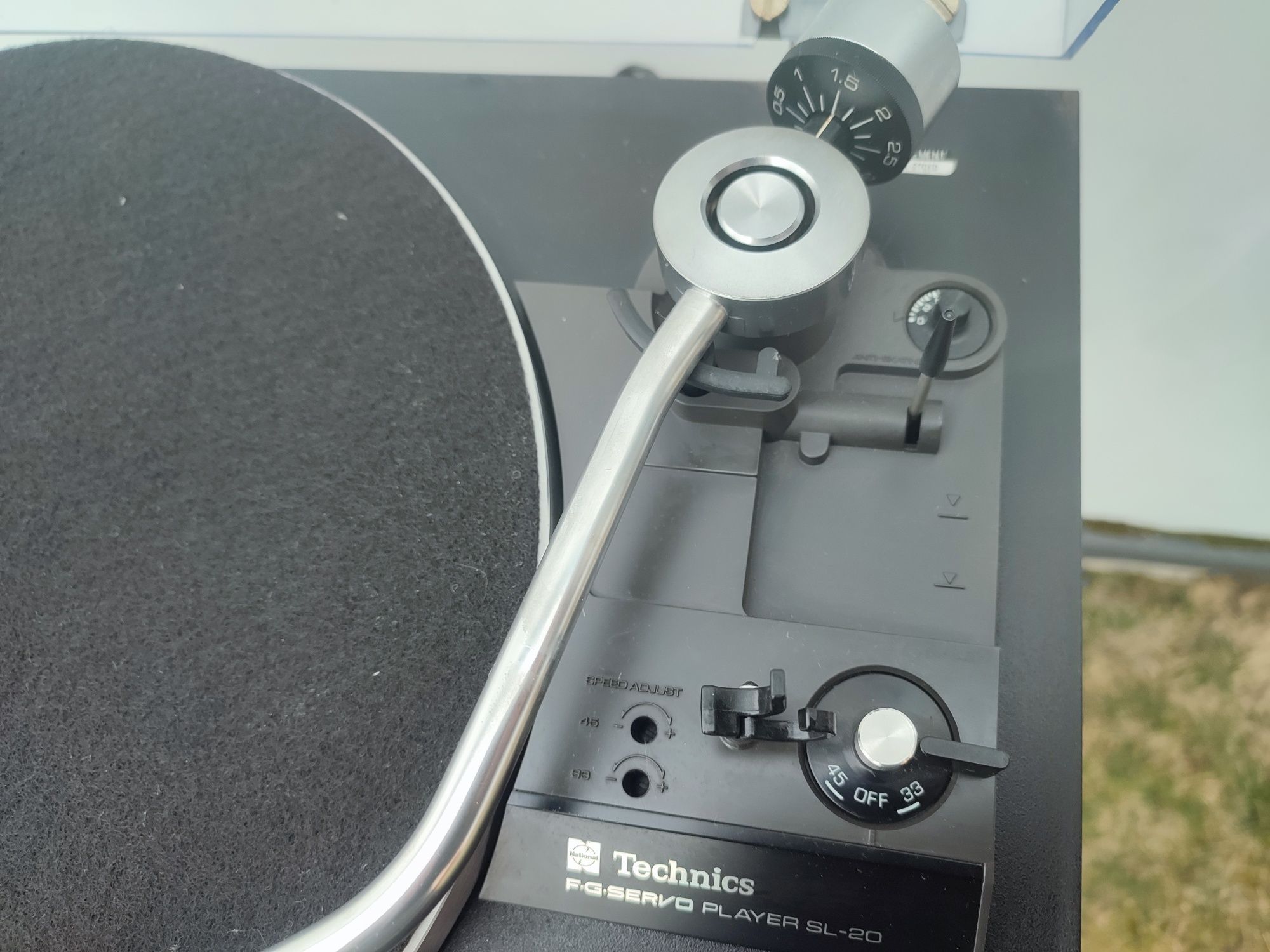 Gramofon Technics SL-20