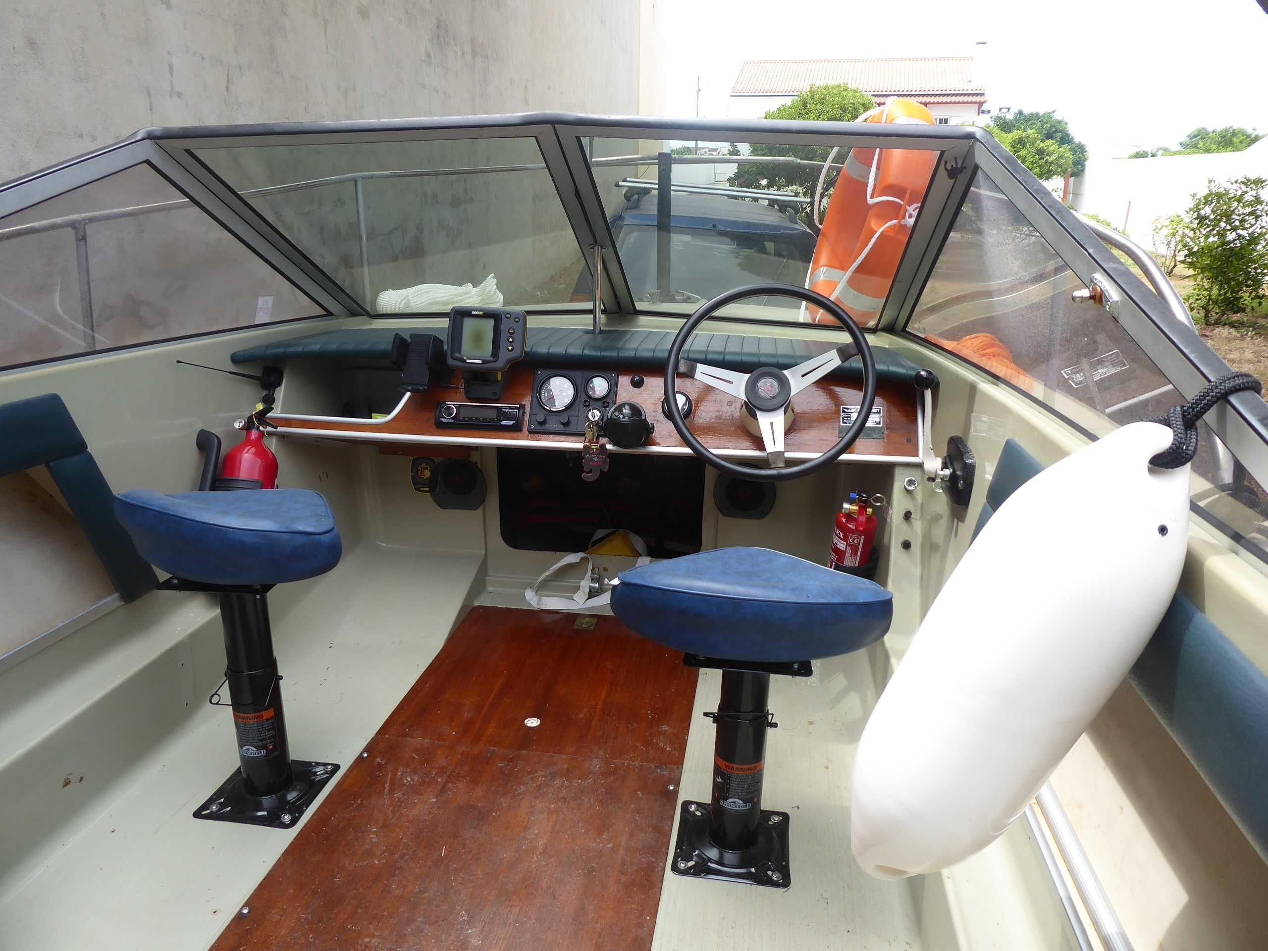 barco pesca e recreio Coronet 17