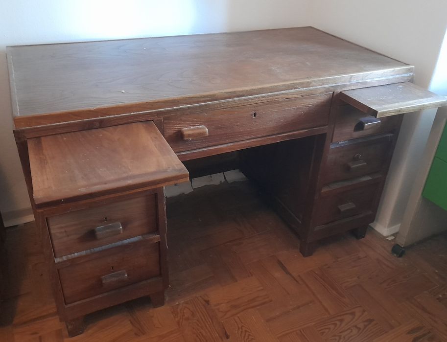 Secretária escolar vintage,  preço actualizado para despachar!