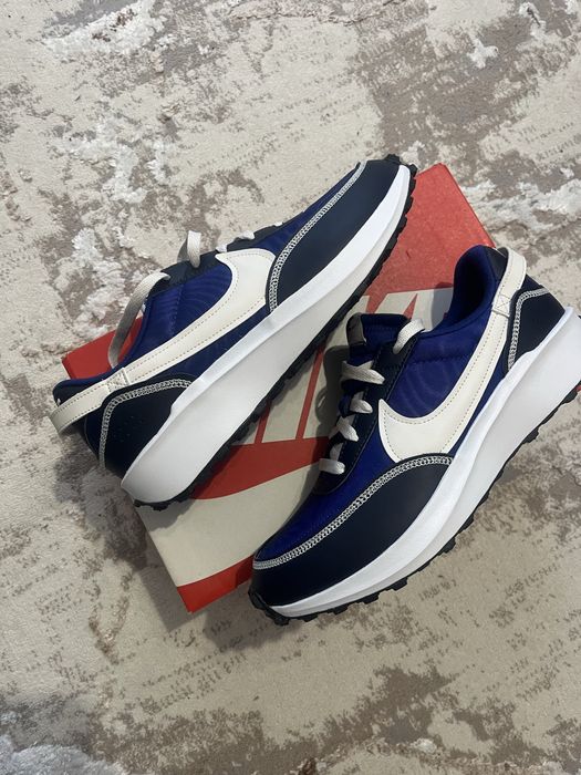 Кросівки NIKE WAFFLE DEBUT SE 42,5 Original