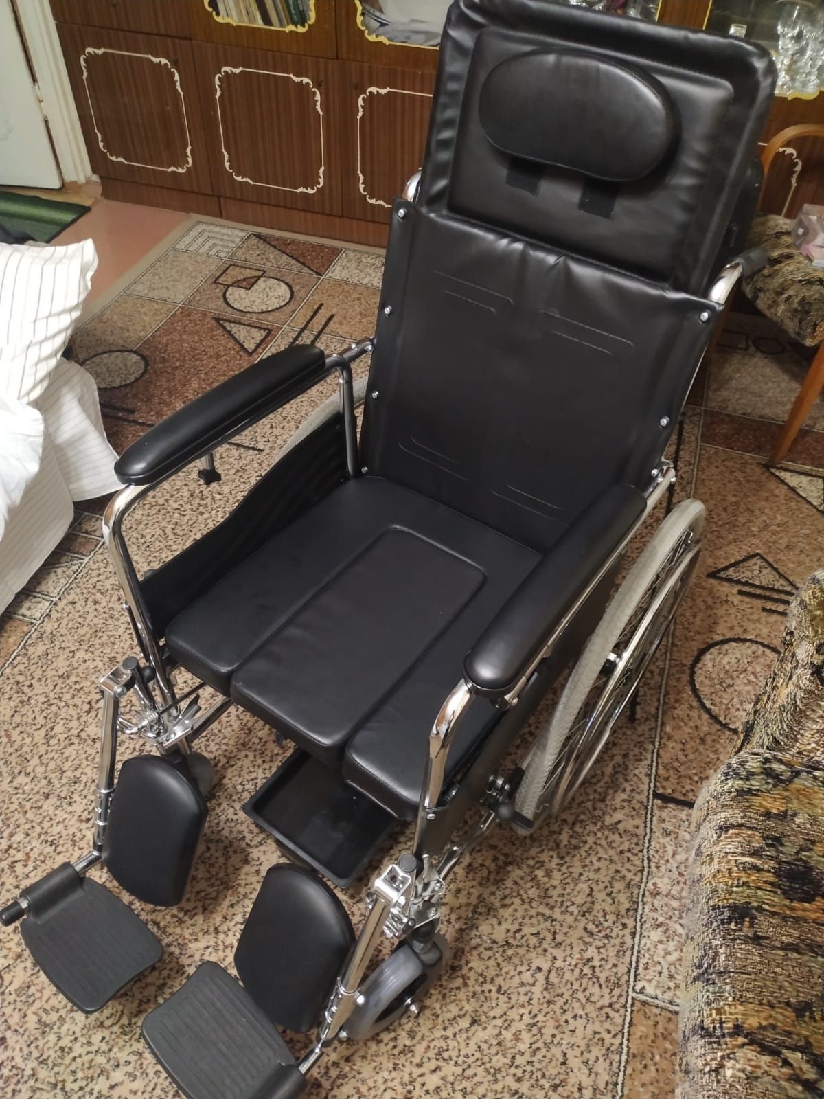 Продам инвалидную коляску в новом состоянии.