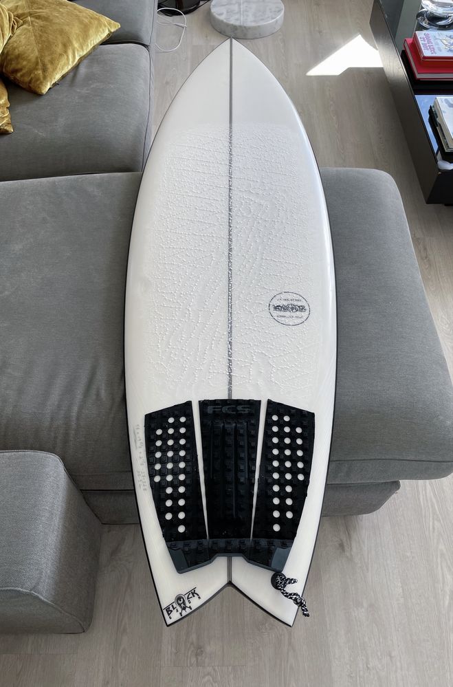 Prancha Surf Twin Fin JS Black Baron