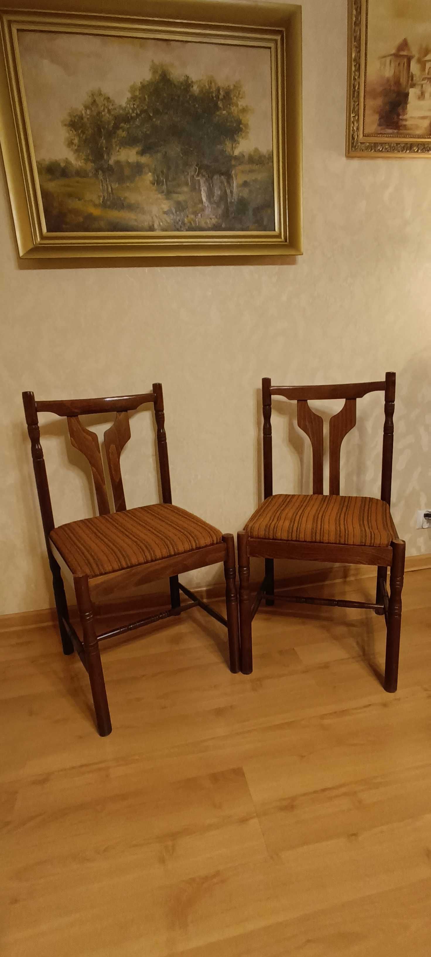 Drewniane krzesło tapicerowane PRL lata 80
