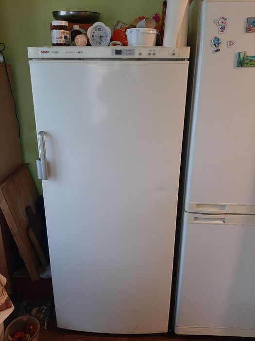 Продаю морозилку бош