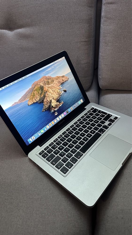 Laptop MacBook Apple + ładowarka - super stan !