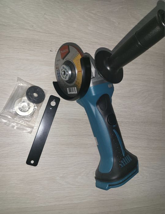 Угловая шлифмашина Makita