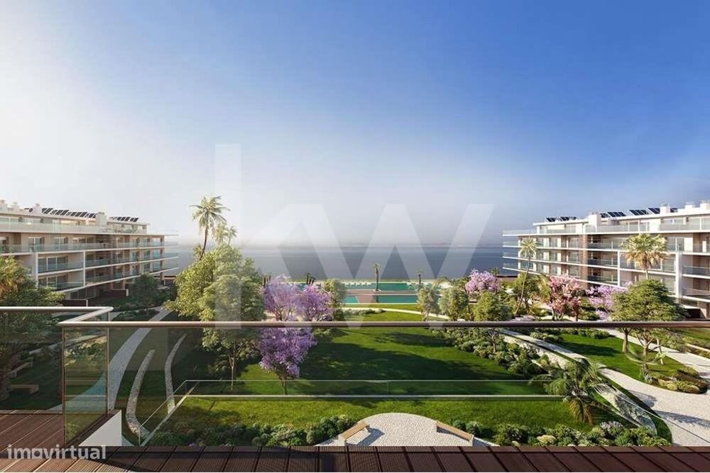 Excelente Penthouse Duplex T3 com grandes varandas e terraço num condo