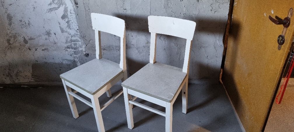 Dwa krzesła z okresu PRL