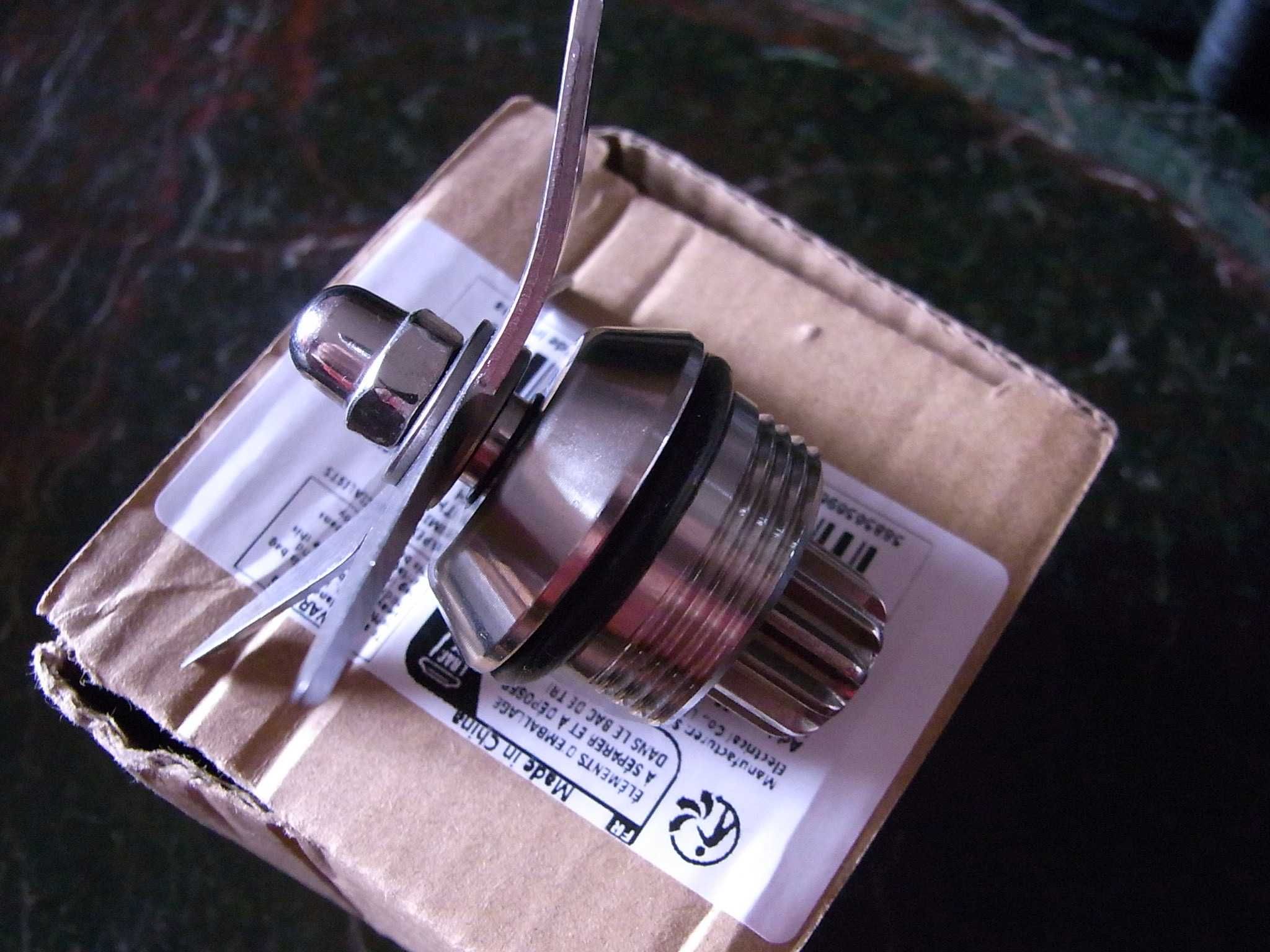 Noze do blendera kielichowego . Fi - 28mm ,noze 68mm ,12 zebow ! NOWE