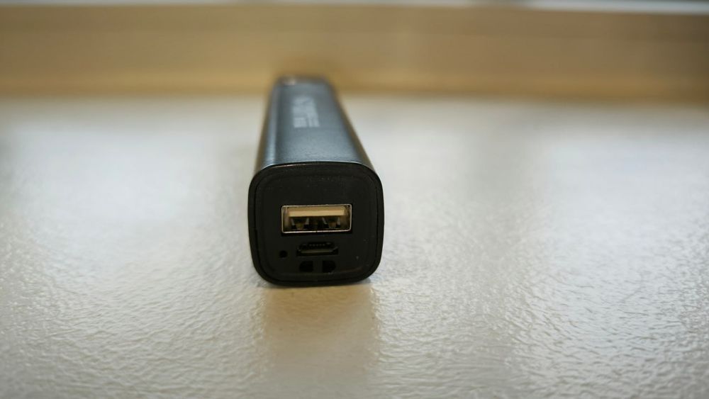 Акумуляторний фонарь з функцією зарядки Smiling Shark