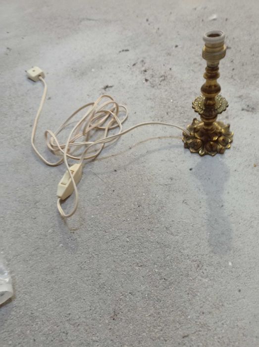 Candeeiro de teto e mesa de cabeceira vintage