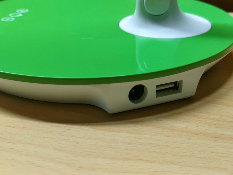 Lampka Biurkowa LED 8W z ładowarką USB