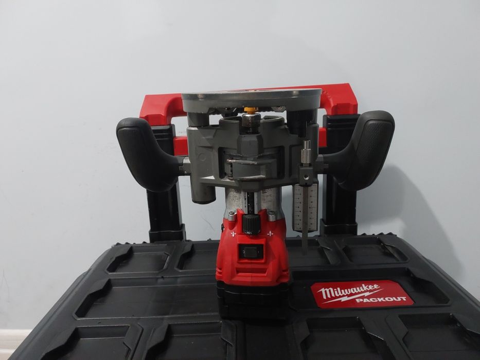 Фрезер кромкувальний акумуляторний MILWAUKEE, M18 FUEL FTR8