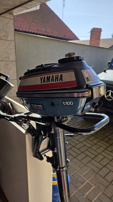 Silnik Yamaha do łódki.