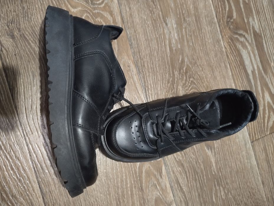 Кросівки жіночі чорні