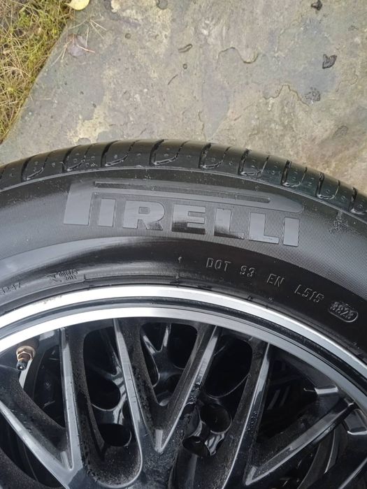 Продам літню гуму Рirelli Cinturato P7 225/55 R17
Є захист диск