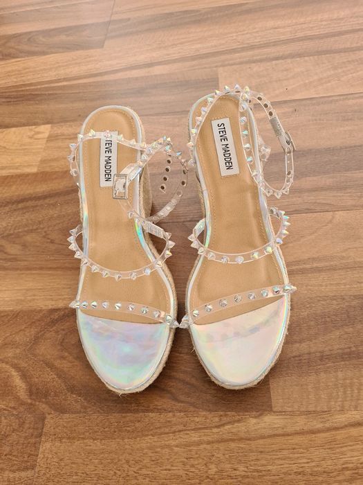 Sandały Steve Madden na koturnie z ćwiekami eleganckie świecące roz 39