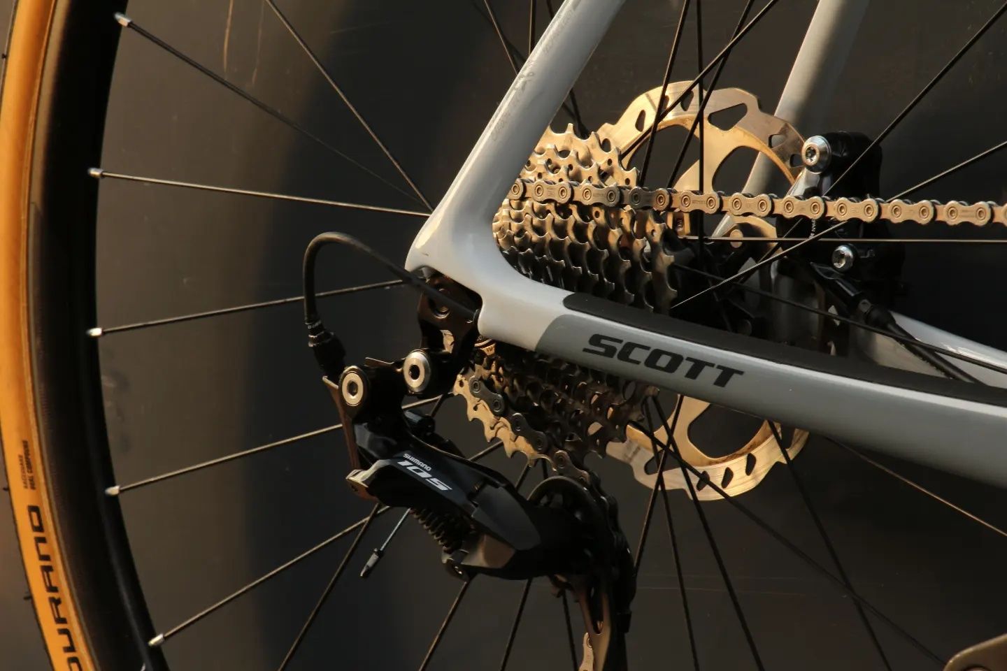 Шосейний велосипед Scott Addict 20 Disc Carbon