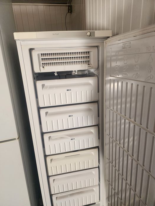 Продам холодильник indesit.