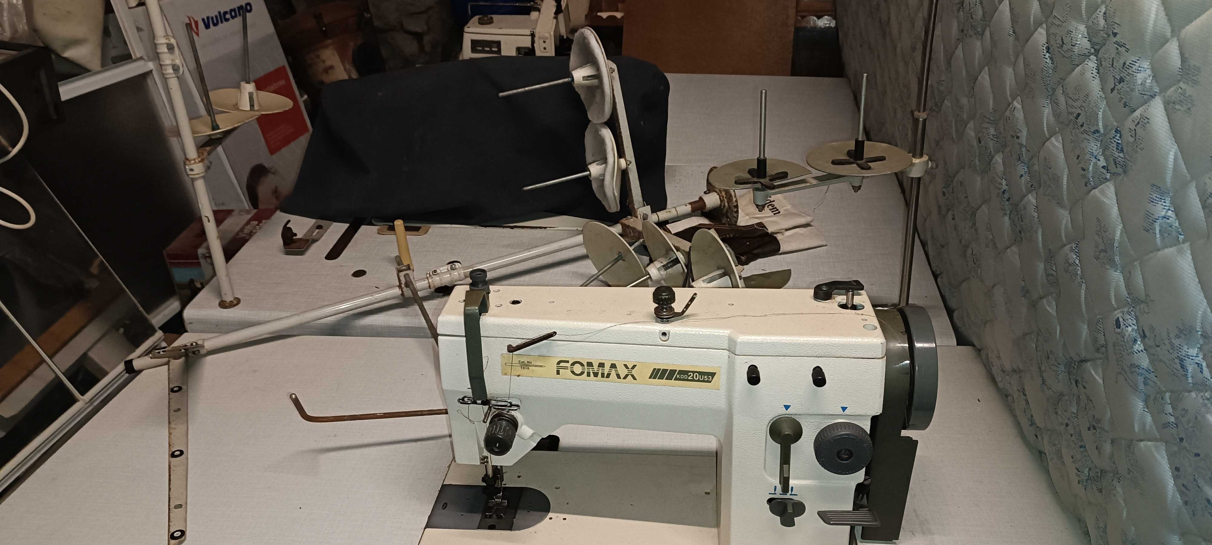 Máquinas de costura e corte industriais