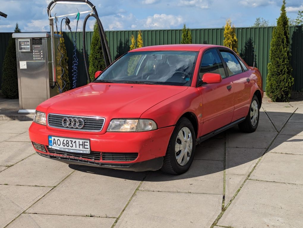 Audi A4 1.6 бензин