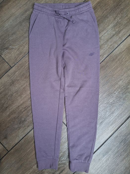 Nowe spodnie dresowe 4F dla dziewczynki r. 146