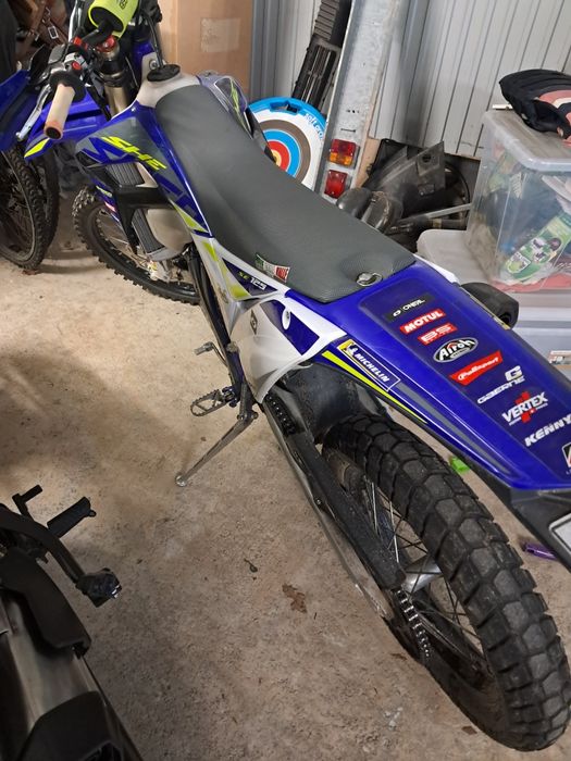 Vendo mota 2 tempos 125
