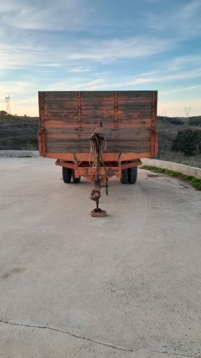 Reboque galucho e charrua de discos