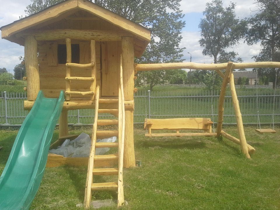 Plac zabaw drewniany domek dla dzieci
