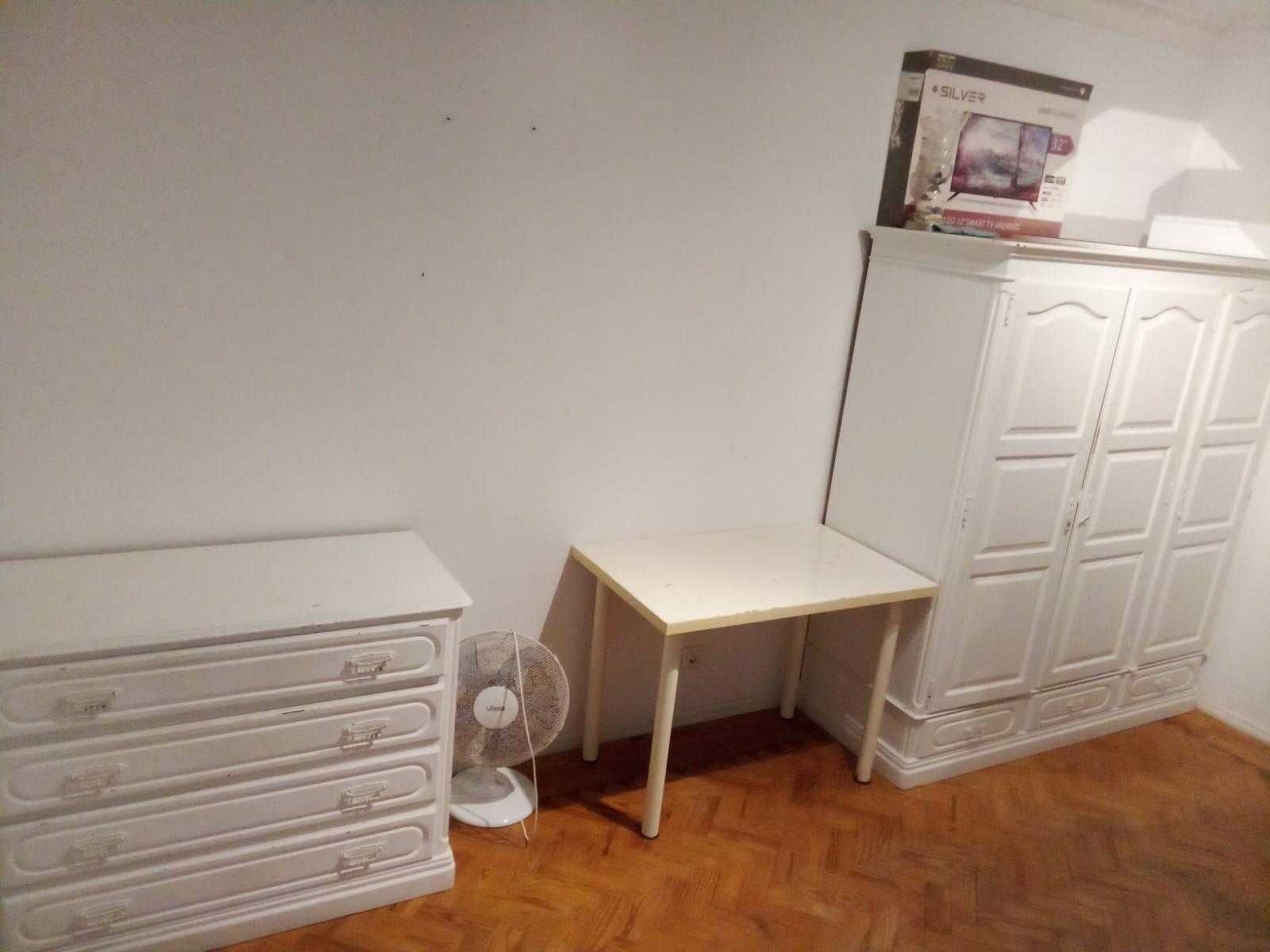 Quarto para alugar para senhoras