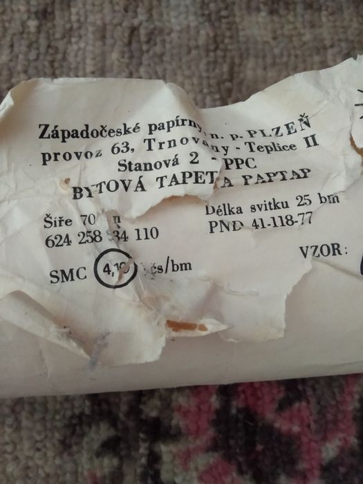 Абсолютно нові паперові шпалери 2 рулона по 25 метрів .