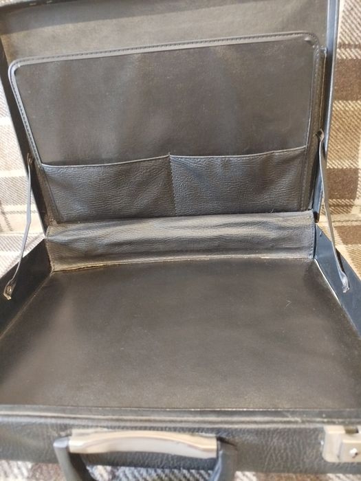 Дипломат з м'якої шкіри