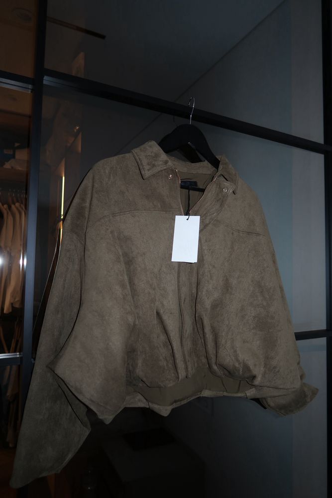 трендовий бомбер zara під замш s m