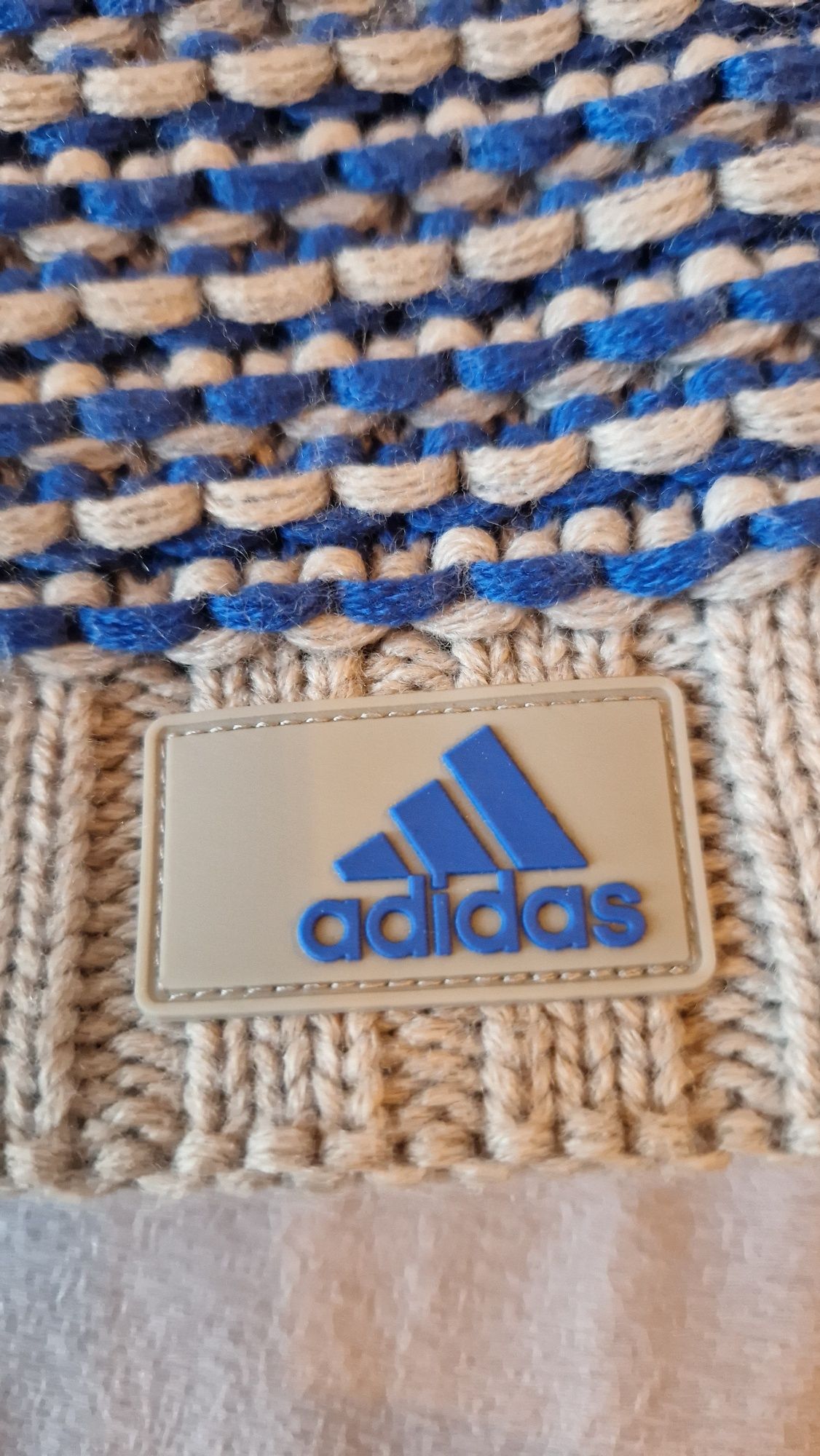 Czapka adidas. Bardzo ciepła