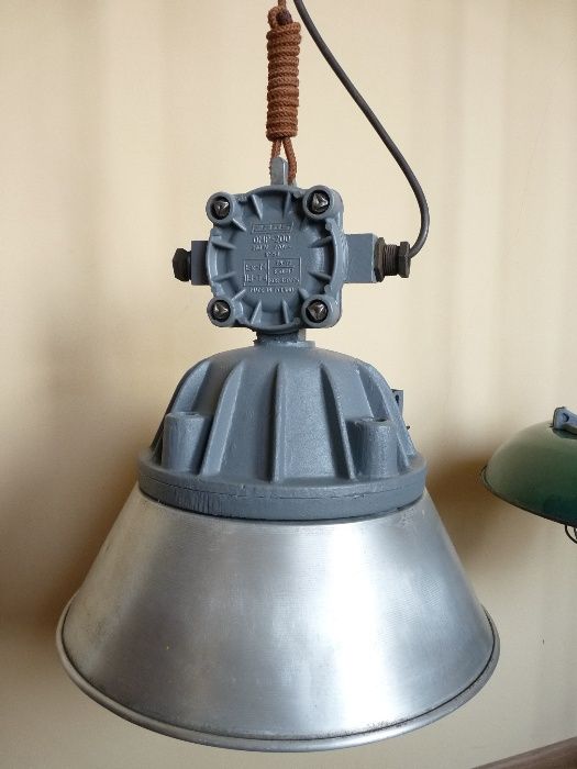 Fabryczna duża lampa z PRL-u do baru lub loftu. Industrial, vintage