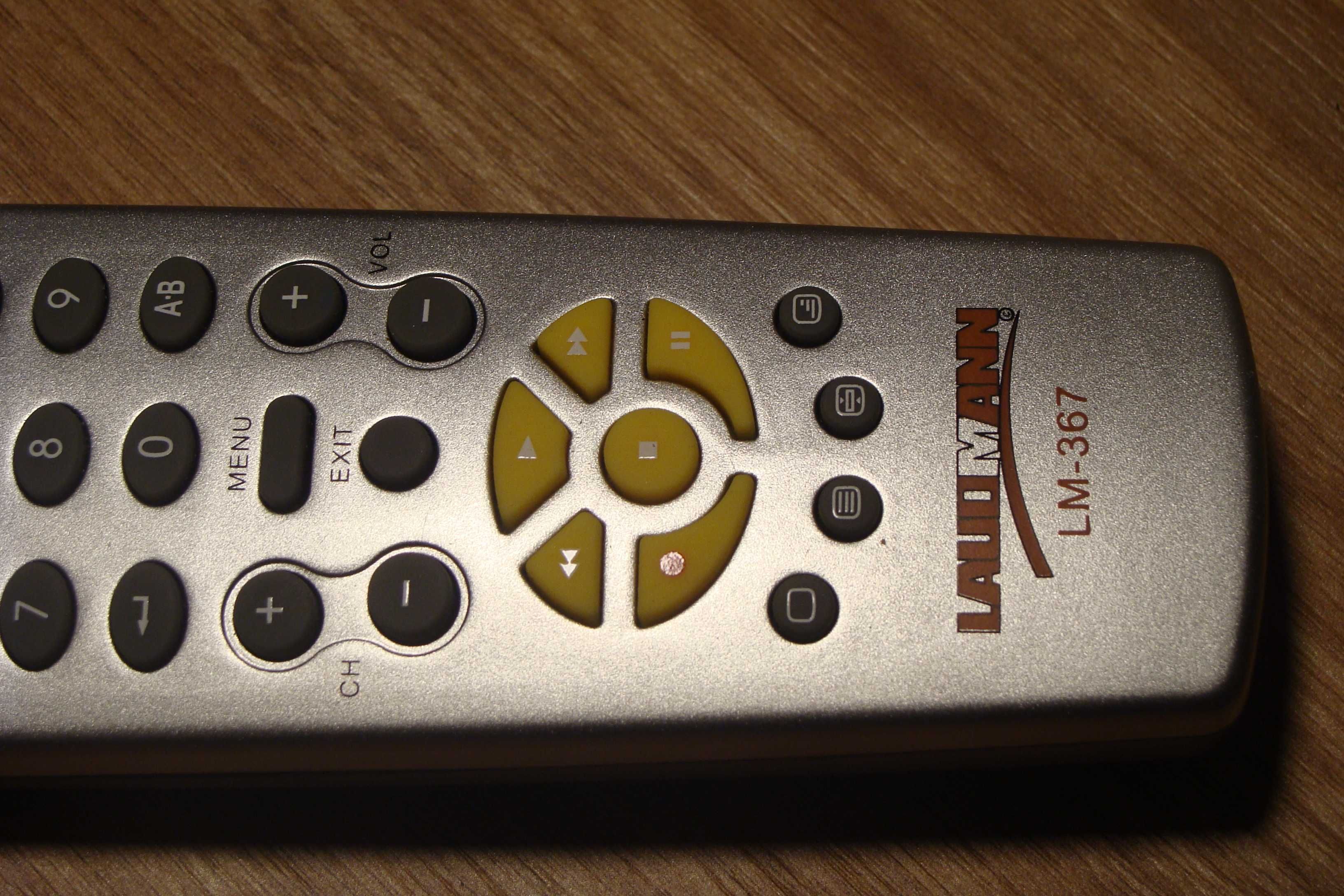 Pilot uniwersalny LAUDMANN  LM-367 ..do TV/SAT/CD/VCR/DVD..dobry stan