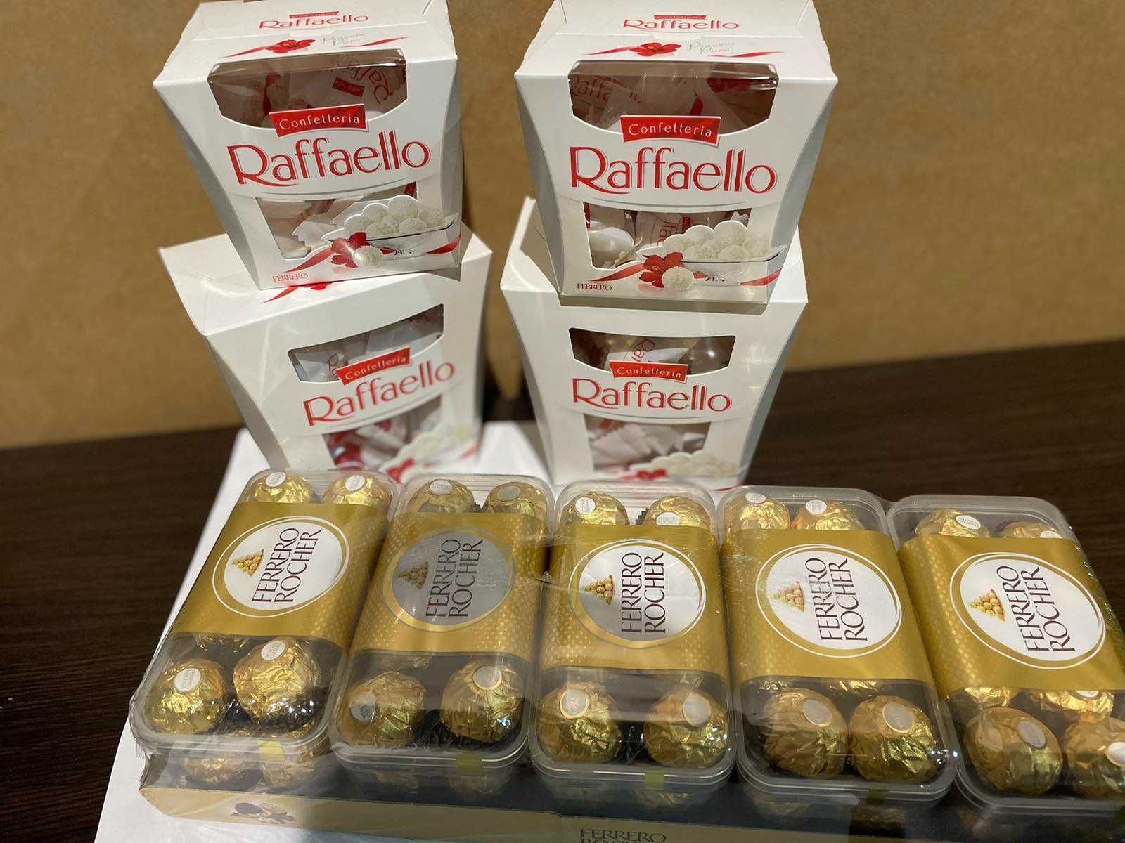 Цукерки  Ferrero Raffaello та  Ferrero Rocher