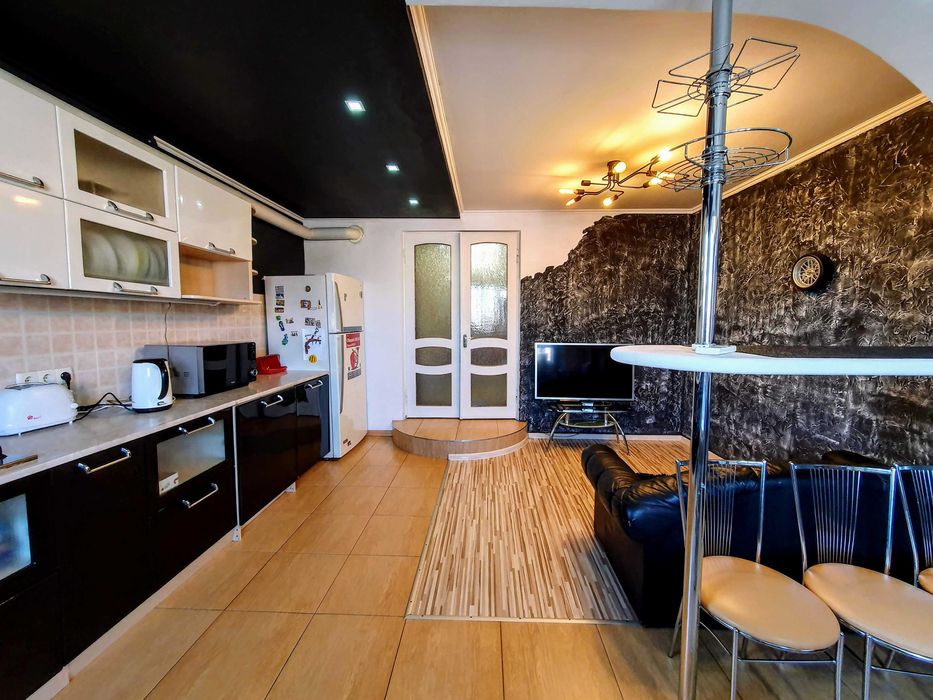 Здається 3-Х кімнатна НОВОБУДОВА на вул.КАРМЕЛЮКА (Шкварочка)