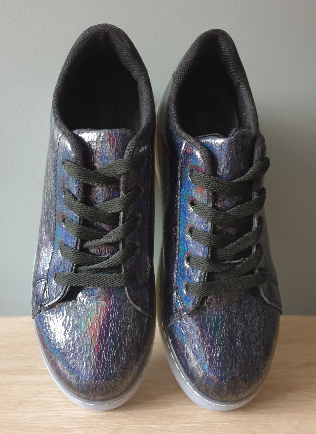 Buty sneakersy czarne hologram i tęczowa podeszwa NOWE 38